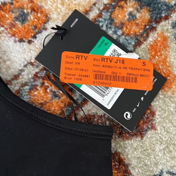 New Junior Girls Nike Trophy Sports Bra - Picture 3 of 6